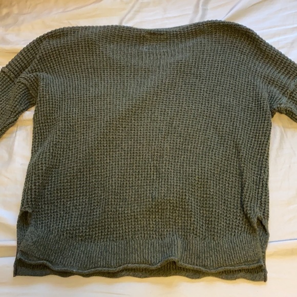 Hollister Green Longsleeve - Picture 6 of 10